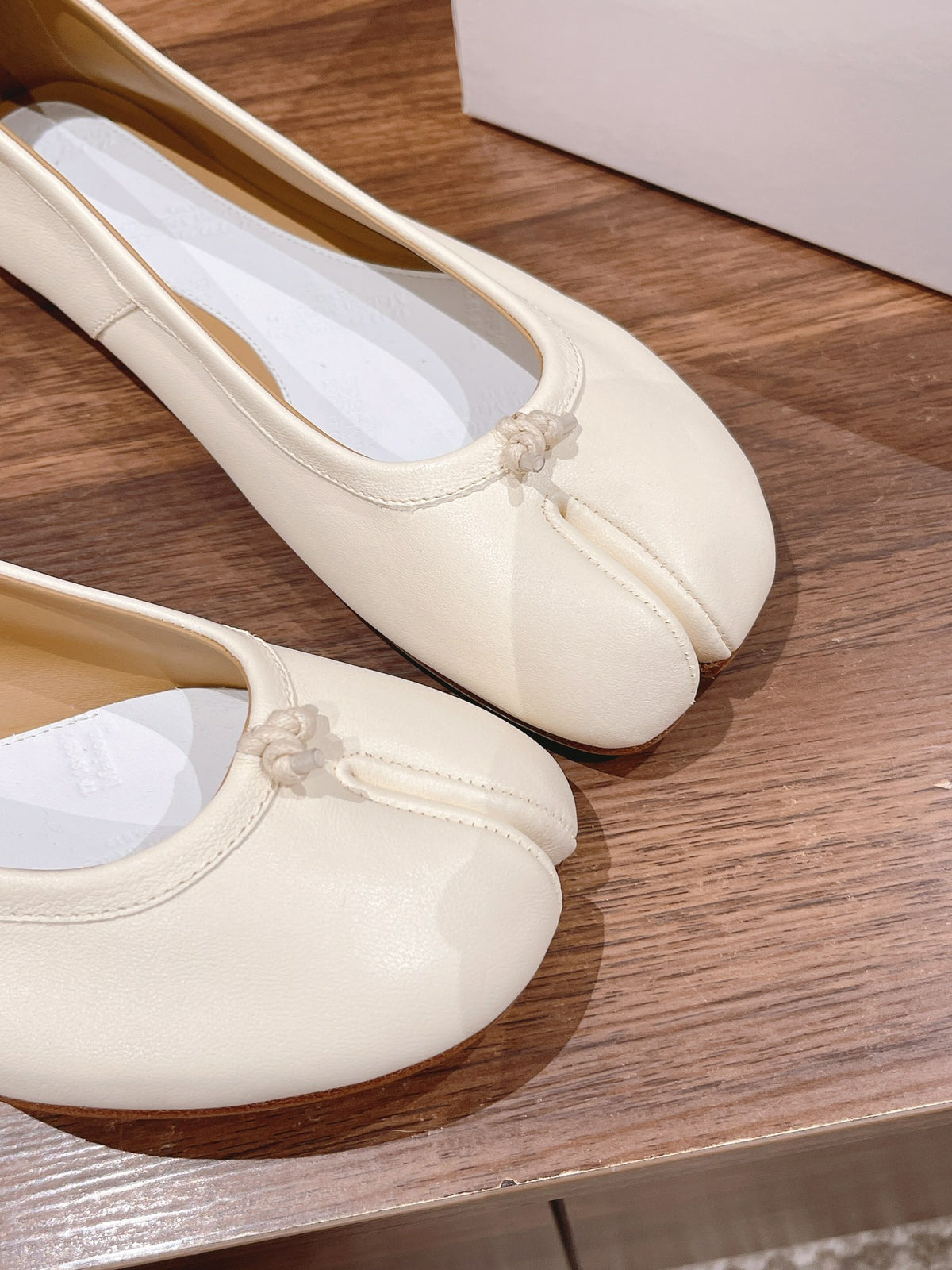 White Tabi Leather Ballet Flats